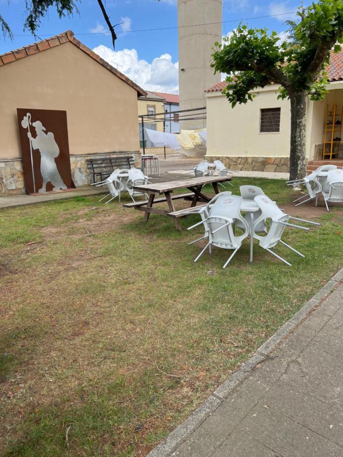 Albergue Municipal Hostel ซาน มาร์ติน เดล กามิโน ภายนอก รูปภาพ